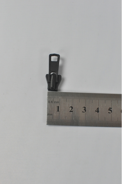 ZIP100   黑古銅金屬拉鏈頭 正面照